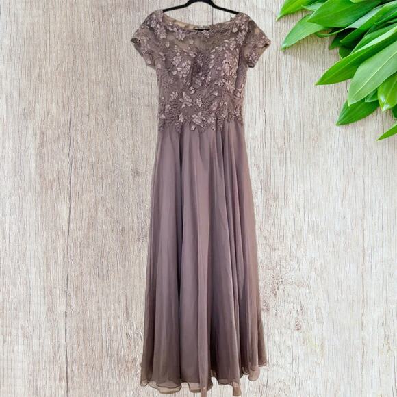 NWT La Femme Floral Embroidery Chiffon Gown Dark Mauve 8 MSRP $460 - Picture 3 of 5